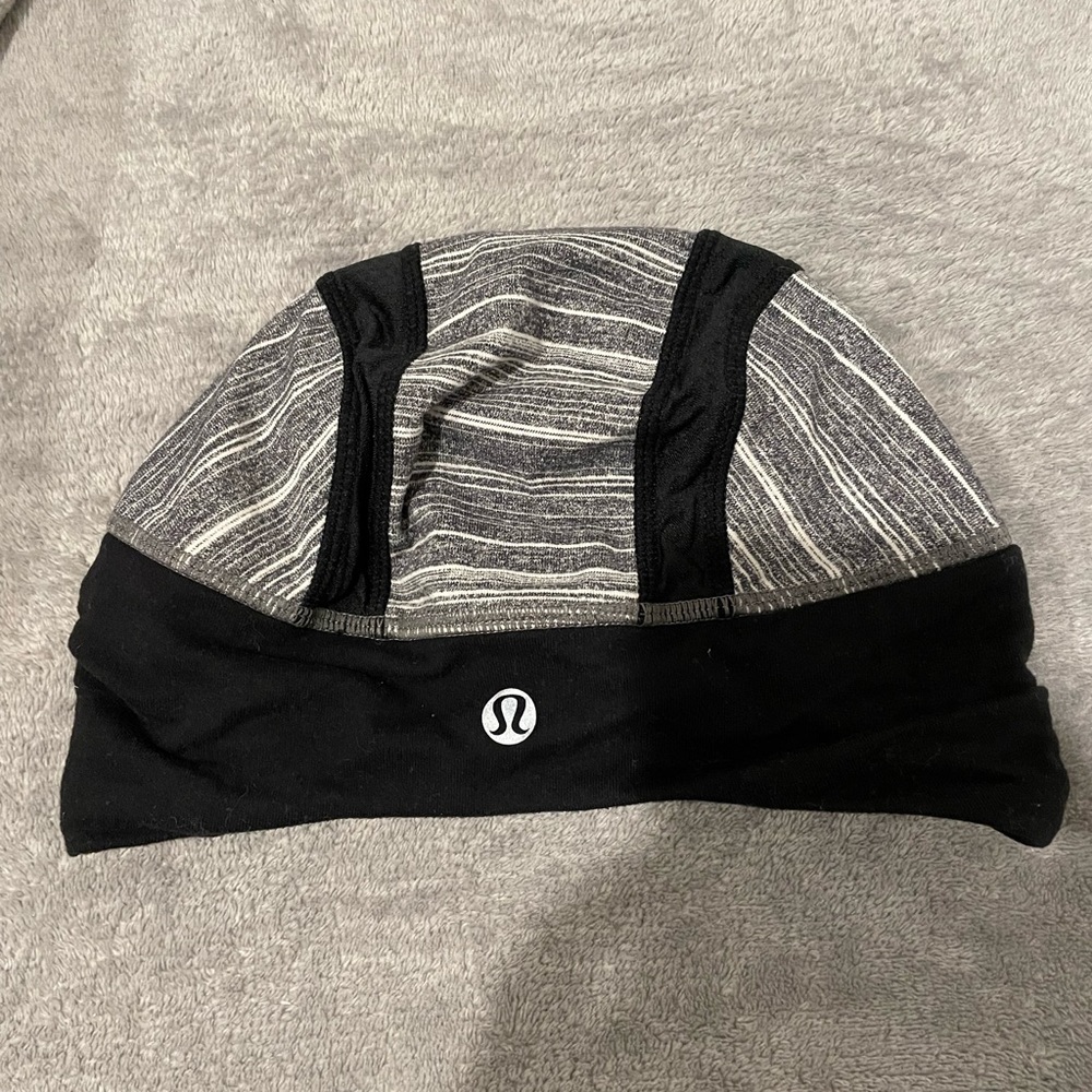 COPY - Lululemon Workout Hat with Ponytail Opening